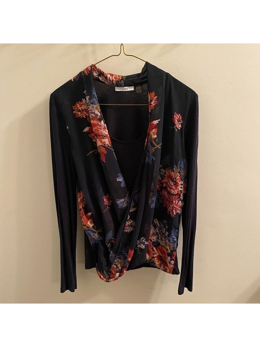 Dex Navy Floral Wrap Top Size Small - Picture 6 of 6